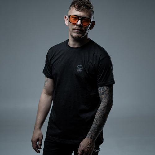 Camiseta clásica con estampado en negro ícono CALAVERA para hombre