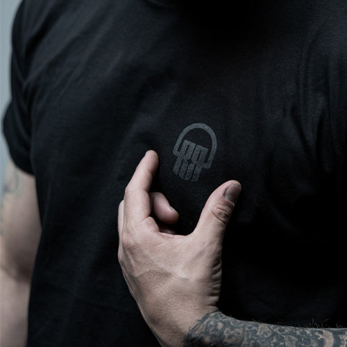 Camiseta clásica con estampado en negro ícono CALAVERA para hombre