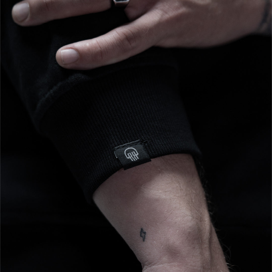 Crewneck Calavera bordado en negro - Vodka & Trueno - con bolsillo secreto UNISEX