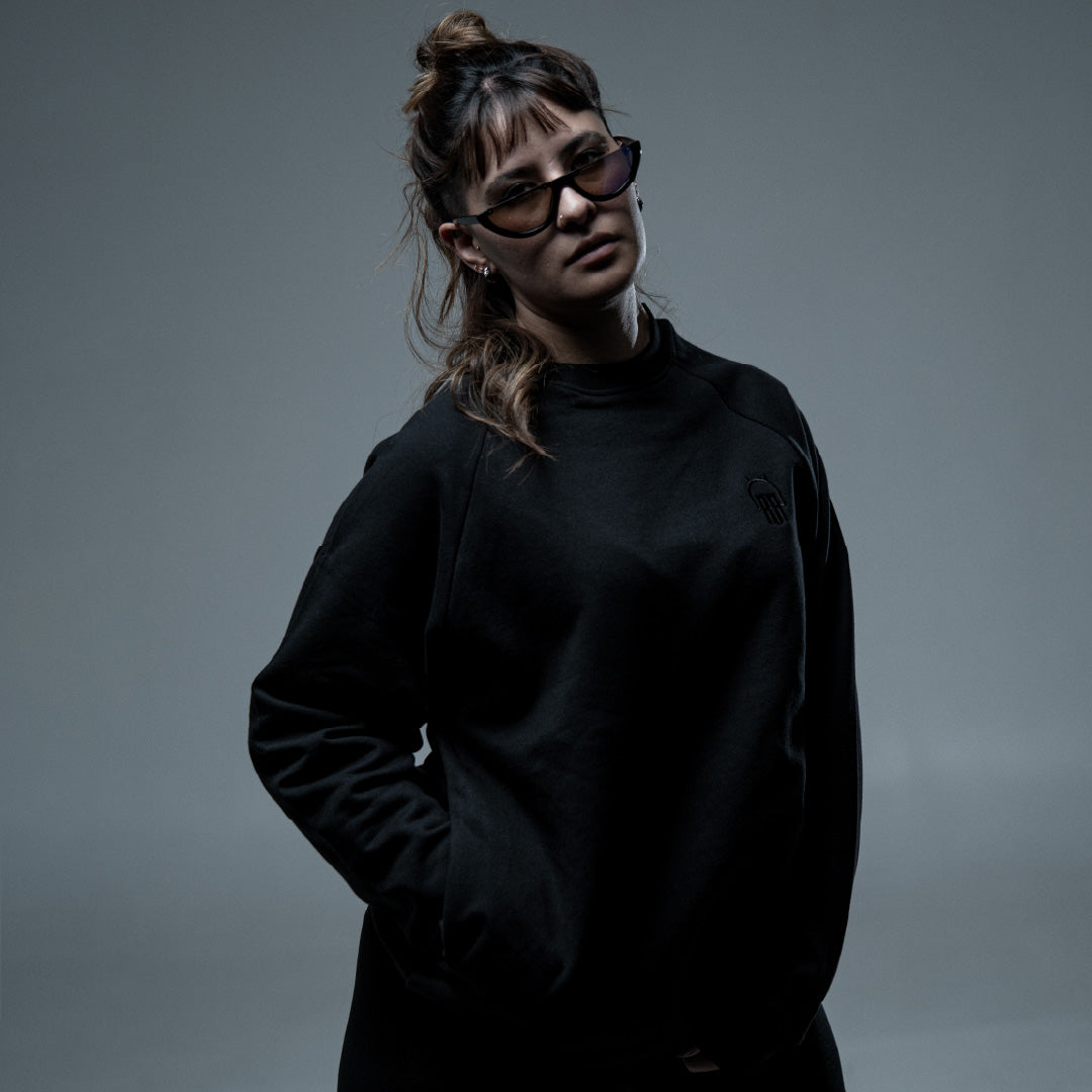 Crewneck Calavera bordado en negro - Vodka & Trueno - con bolsillo secreto UNISEX