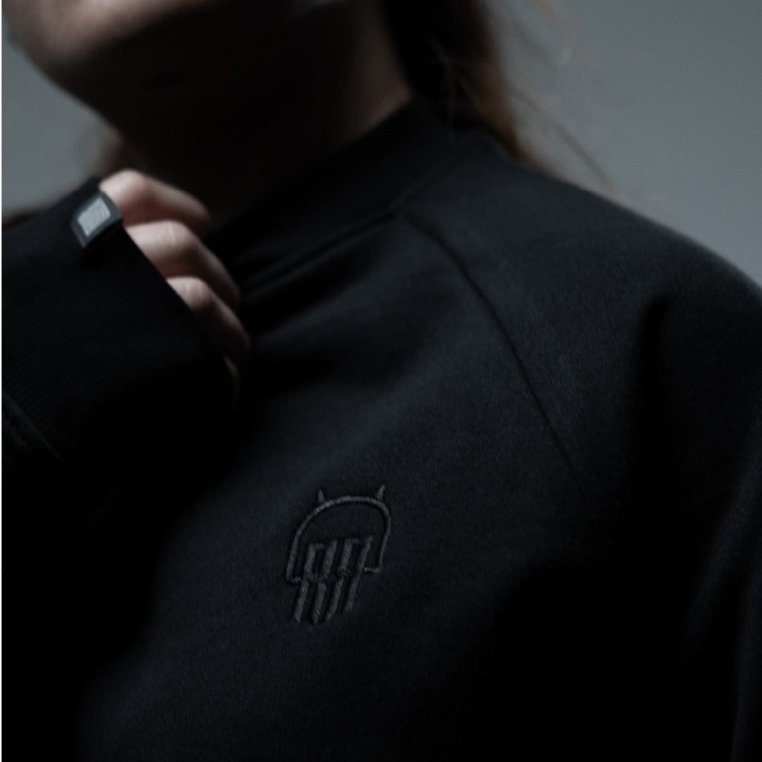 Crewneck Calavera bordado en negro - Vodka & Trueno - con bolsillo secreto UNISEX