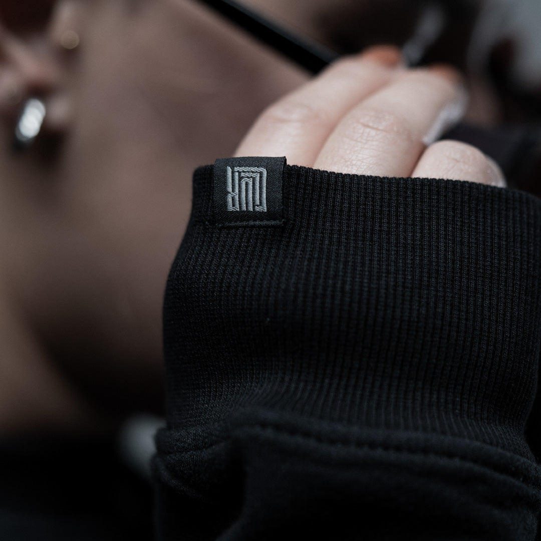 Crewneck Calavera bordado en negro - Vodka & Trueno - con bolsillo secreto UNISEX