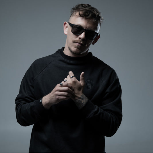 Crewneck Calavera bordado en negro - Vodka & Trueno - con bolsillo secreto UNISEX