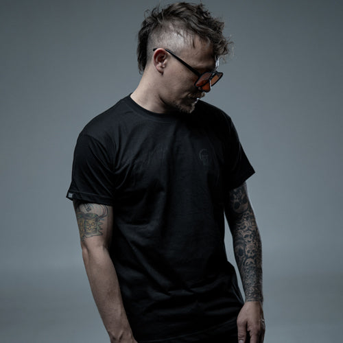 Camiseta clásica con estampado en negro ícono CALAVERA para hombre