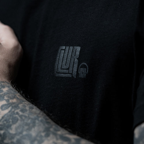 estampado en negro de camiseta clásica hombre CLVR