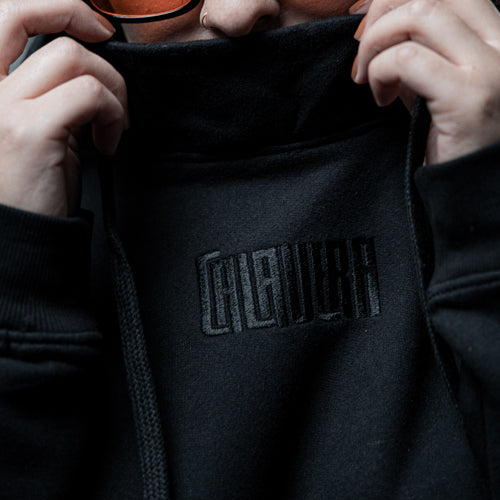 Hoddie Calavera bordado en negro CALAVERA con bolsillo secreto UNISEX