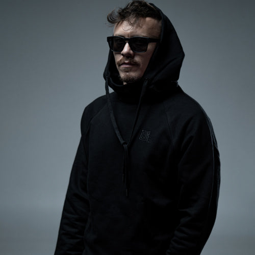 Hoddie Calavera bordado en negro CLVR con bolsillo secreto UNISEX