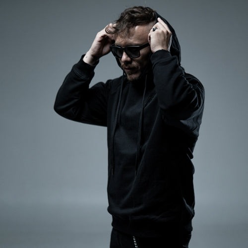 Hoddie Calavera bordado en negro CLVR con bolsillo secreto UNISEX