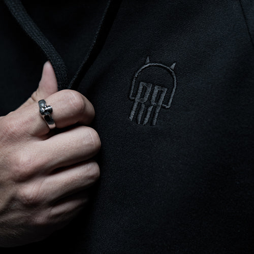 Hoddie Calavera bordado en negro - Trueno & Vodka - con bolsillo secreto UNISEX